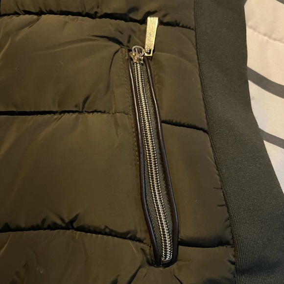 NWT- Women’s Quilted Vest w/Hood-Size L - - Picture 14 of 16